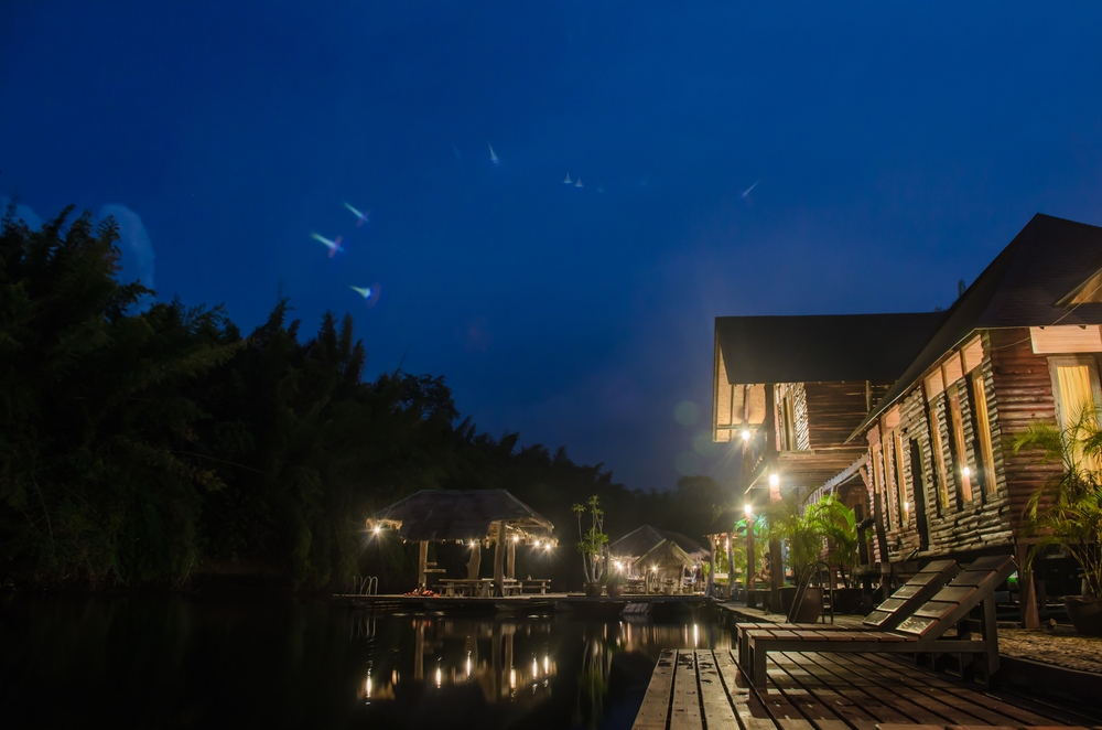 Wooden,Home,Stay,Raft,At,Night,With,Beautiful,Sky,Surrounded