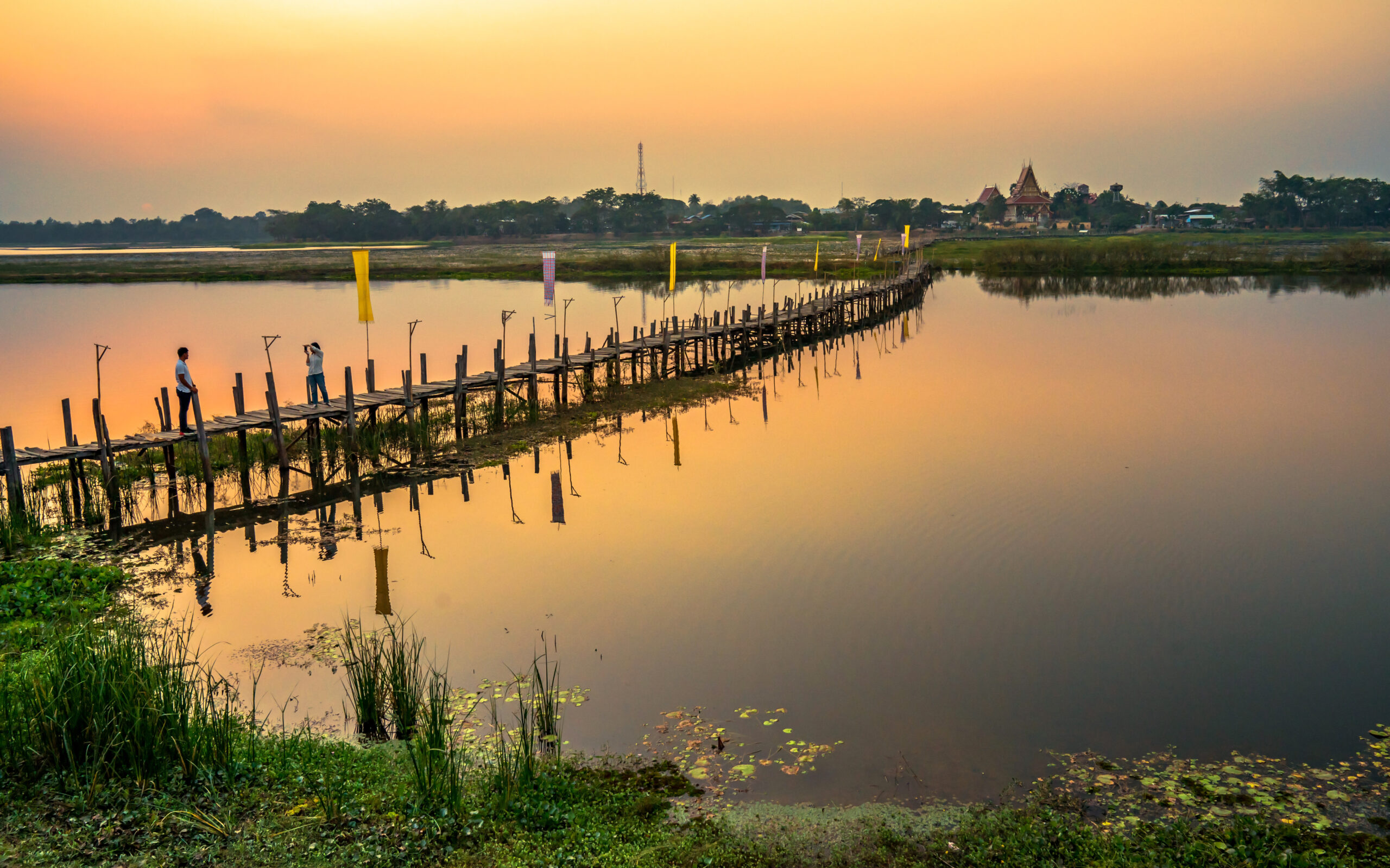 "kae,Dam,Bridge",Old,Wooden,Bridge,And,Lake,At,Sunset,