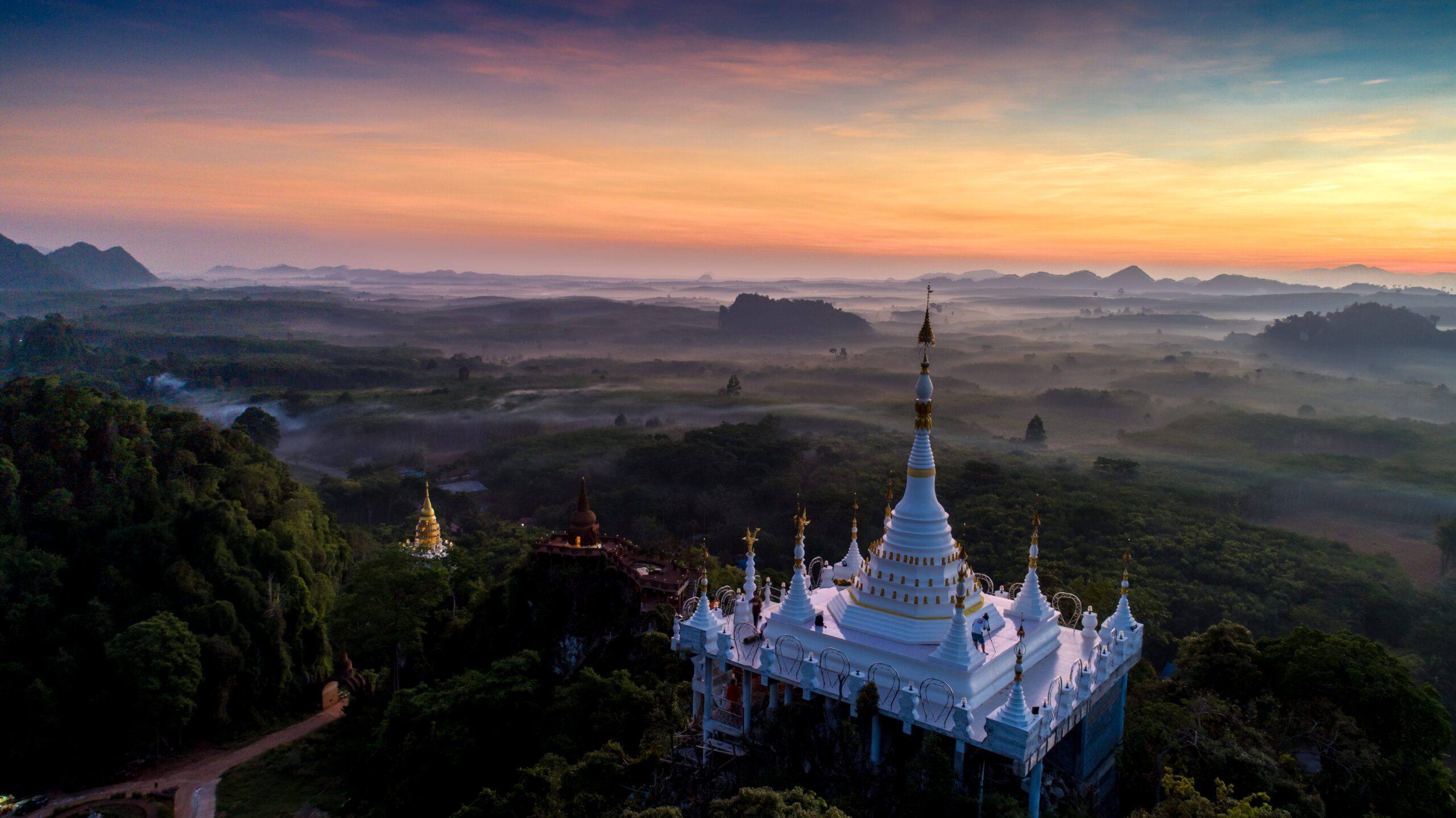 Beautiful,Sunrise,With,Pagoda,On,The,Top,Of,Rock,And